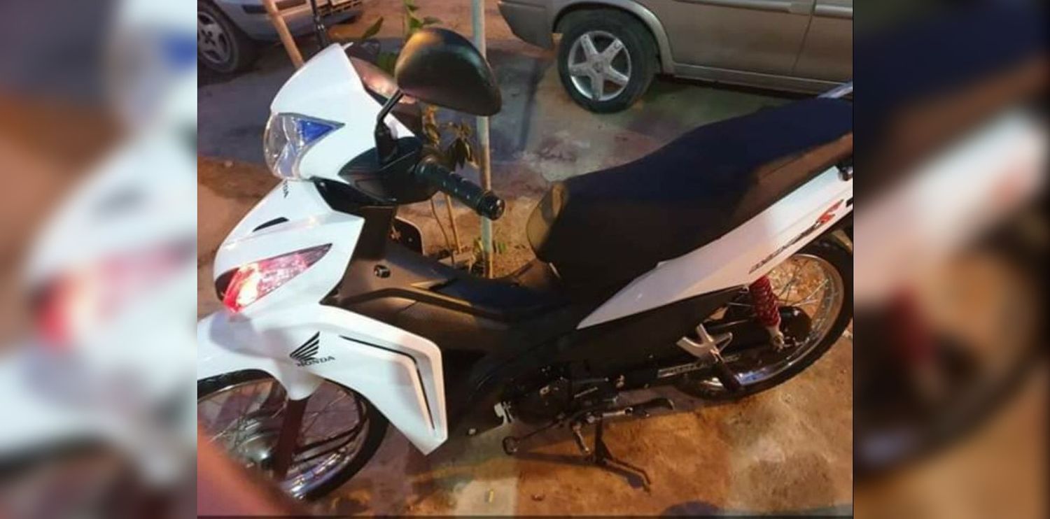 Le robaron la moto a un mensajero: es guardiacárcel y hace delivery para construir su casa
