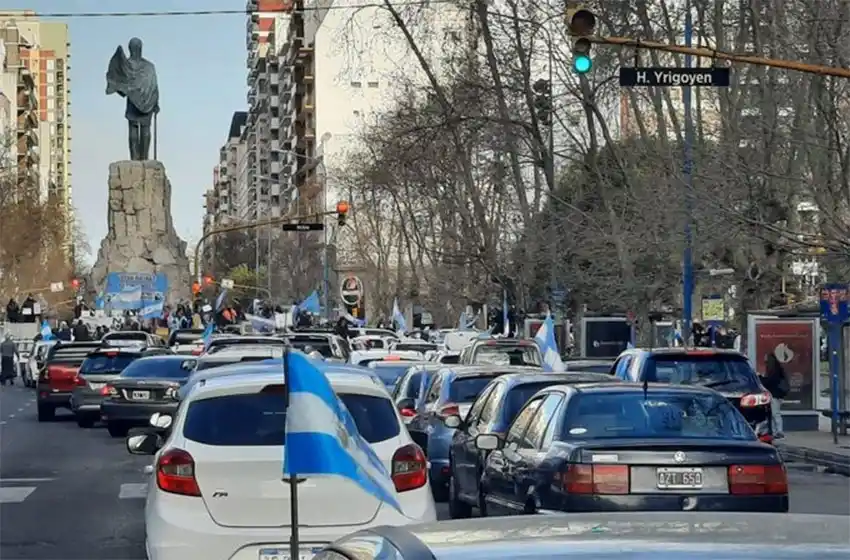 Marplatenses participaron de un nuevo banderazo en contra del Gobierno