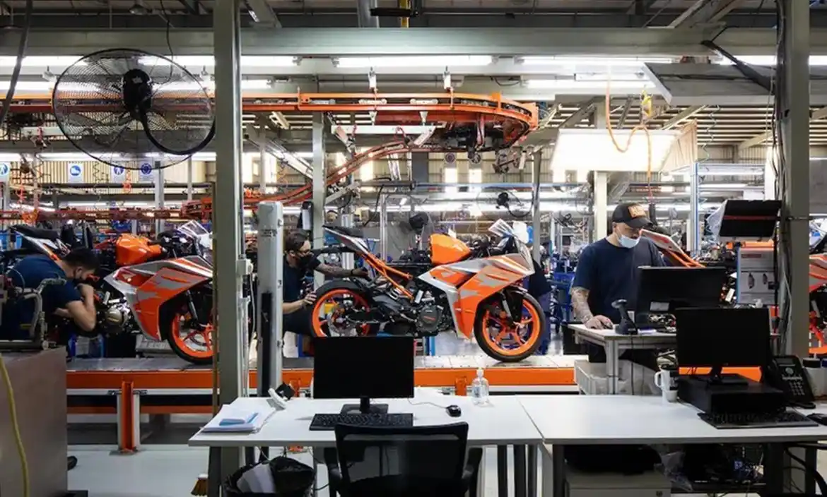 Cierra una planta de una conocida fábrica de motos y despide a unos 50 operarios