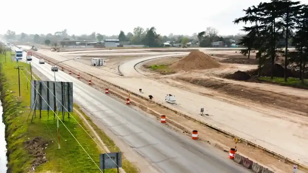La autopista Presidente Perón que atraviesa municipios del Conurbano.