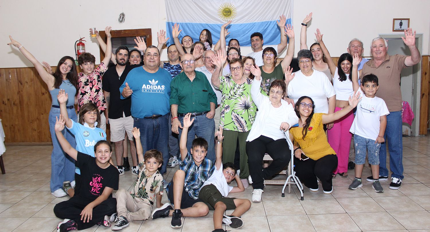 En el Centro de Jubilados de Quequén. Olga Subertat festejó sus 80 años y el fin de año