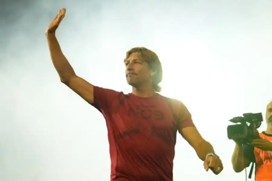 Heinze se posiciona para dirigir un equipo grande que se quedó sin DT