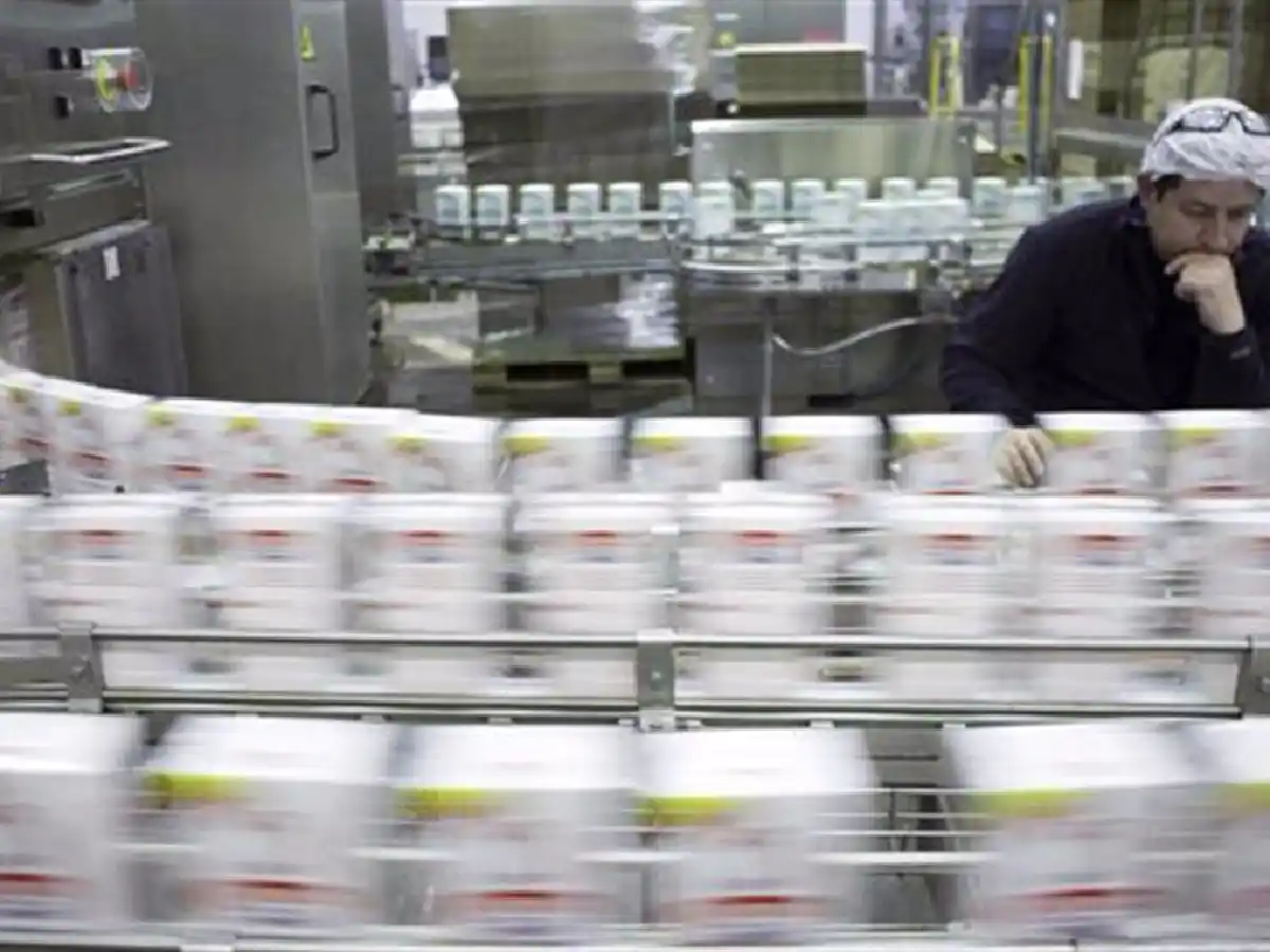 Por la caída de la actividad, La Serenísima cierra una planta clasificadora de leche cruda