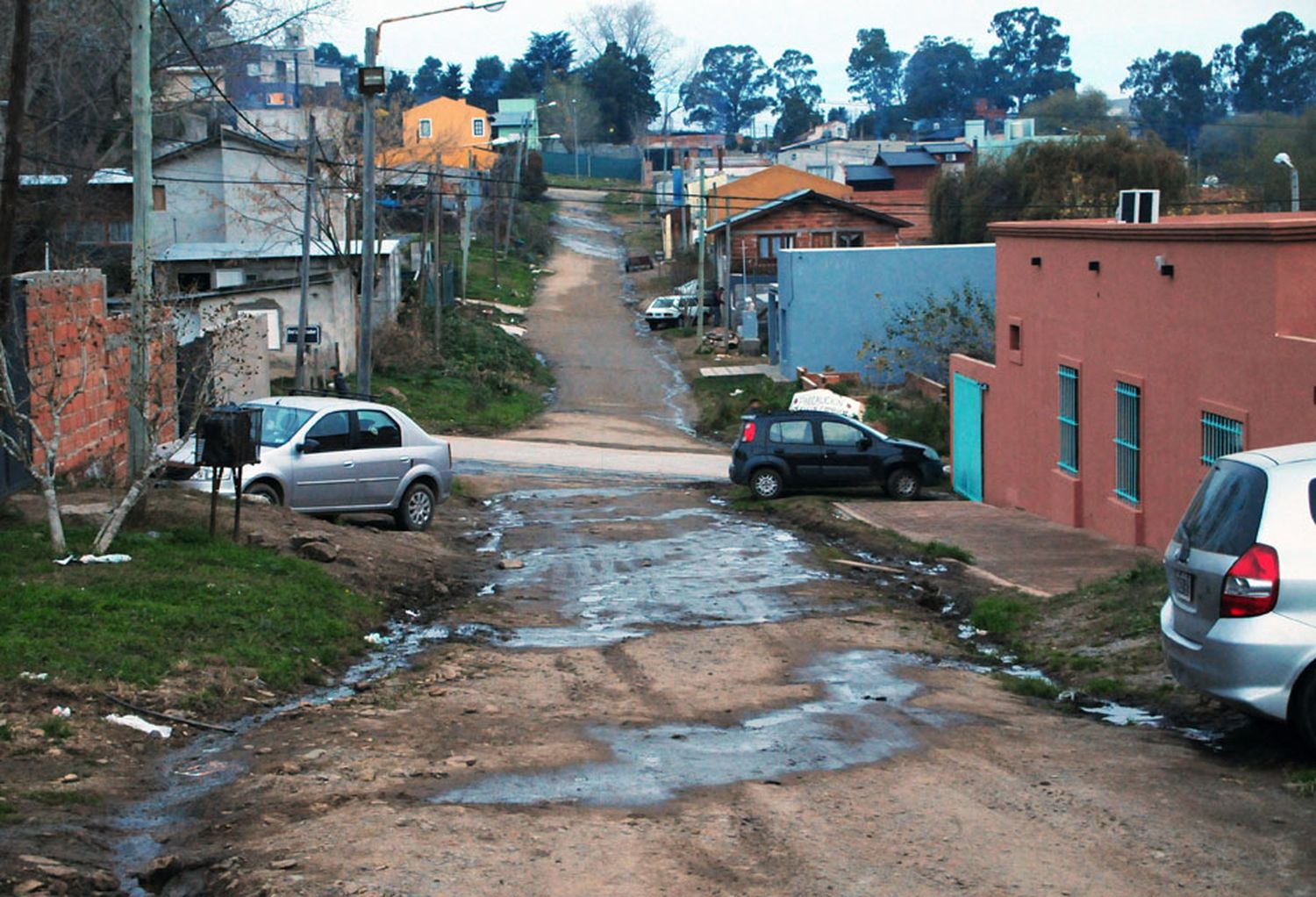 Vecinos de Potrerillos al 200 viven con pérdidas de agua constantes y reclaman soluciones