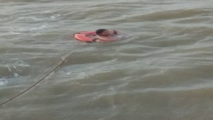 Rescatan a cinco venezolanos tras naufragio de su embarcación: entre Trinidad y Delta Amacuro