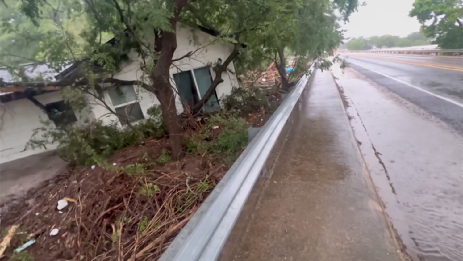 TRAGEDIA SIN FIN: aumenta a 82 la cantidad de muertos en Texas