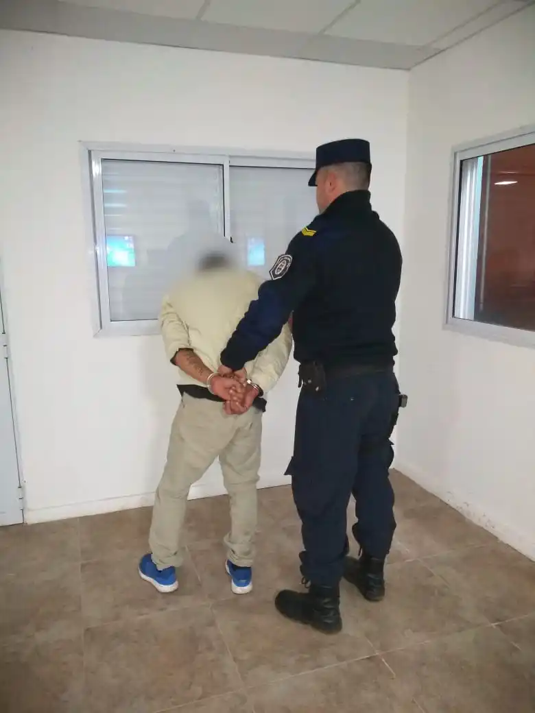 Dos detenidos por violencia de género: uno en la zona oeste y otro en UrdinarraiN