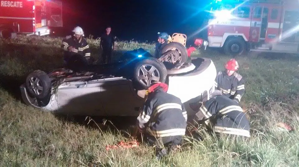 Choque y vuelco en Ruta 8 en San Antonio de Areco: Un herido