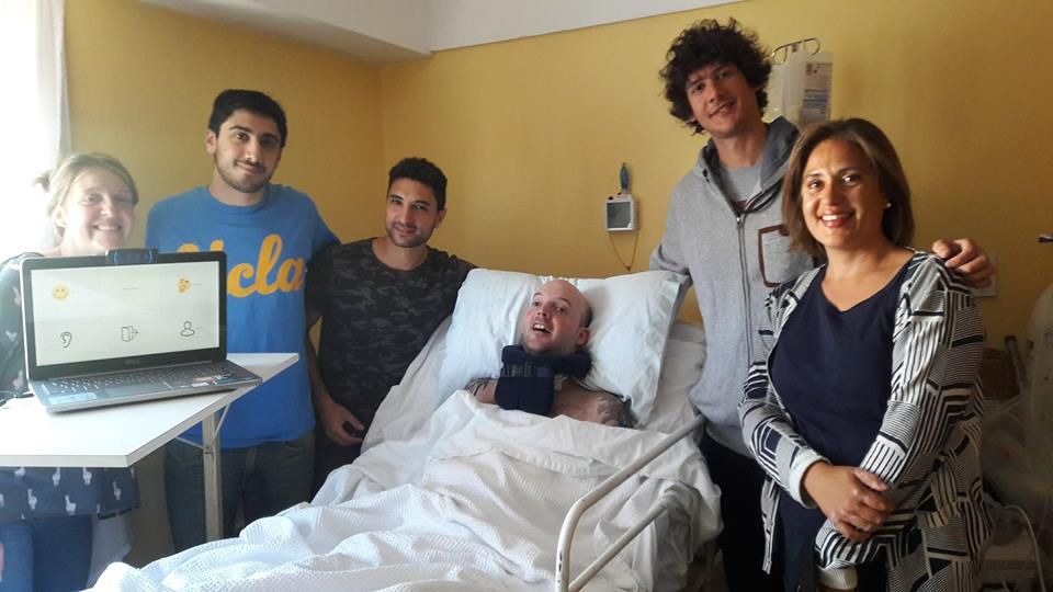 Dos estudiantes de la Universidad del Sur diseñaron dispositivo para que cuadripléjico pueda comunicarse