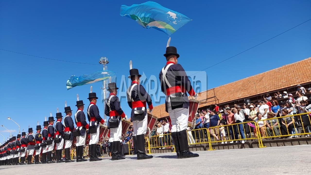 Gualeguaychú festeja sus 242 años con banda militar y actividades en el Corsódromo durante todo el día
