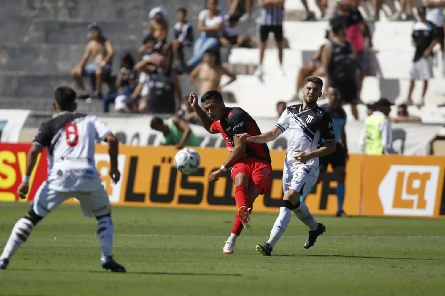 Colón se quedó sin el invicto en el Nacional. Crédito: Marcelo Ruiz