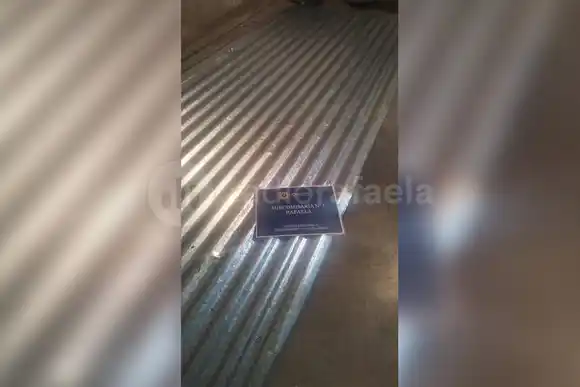 Con un carro cargado, vendieron chapas de dudosa procedencia a los vecinos