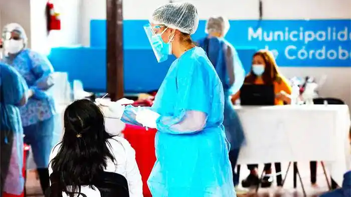 Reportaron 1807  contagios y 11 muertes vinculadas a covid  en el país