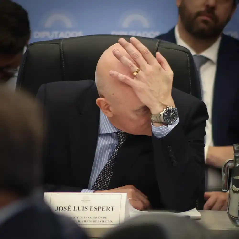 José Luis Espert lloró, admitió que viajó 17 veces en el avión de Fred Machado y reiteró que sigue en campaña