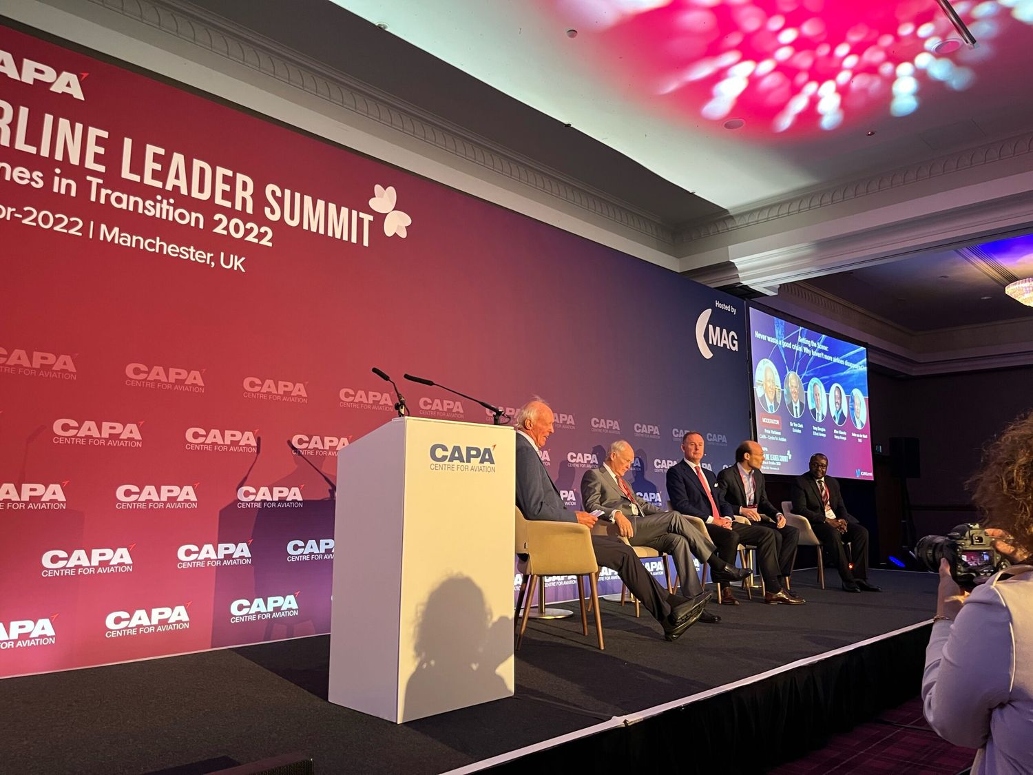 CAPA Airline Leaders Summit: Sir Tim Clark dice que futuro de Cathay Pacific es «una incógnita»