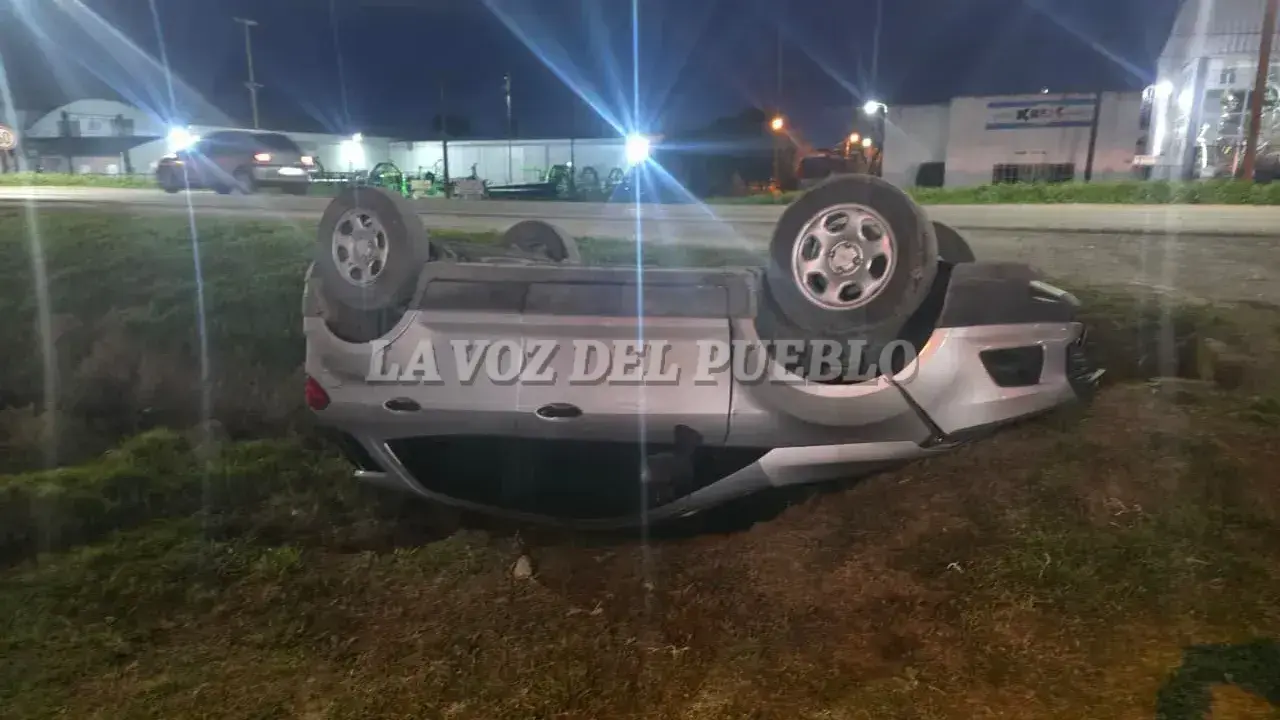 Una EcoSport volcó en la intersección de ruta 3 y Lamadrid: la conductora resultó ilesa