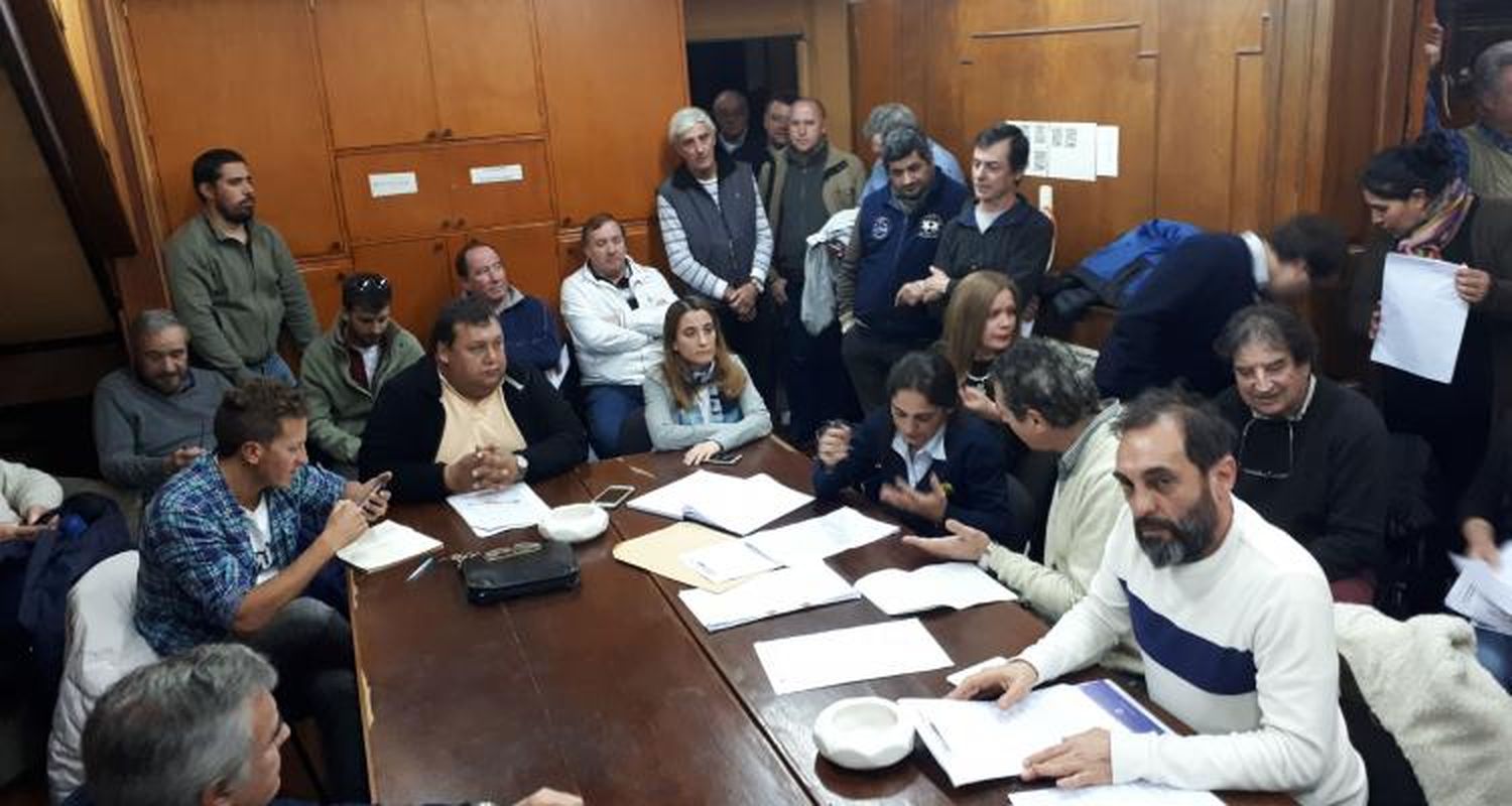 Ordenanza de camiones: Marcha atrás con la playa de transferencia y compromiso del Concejo con los comerciantes