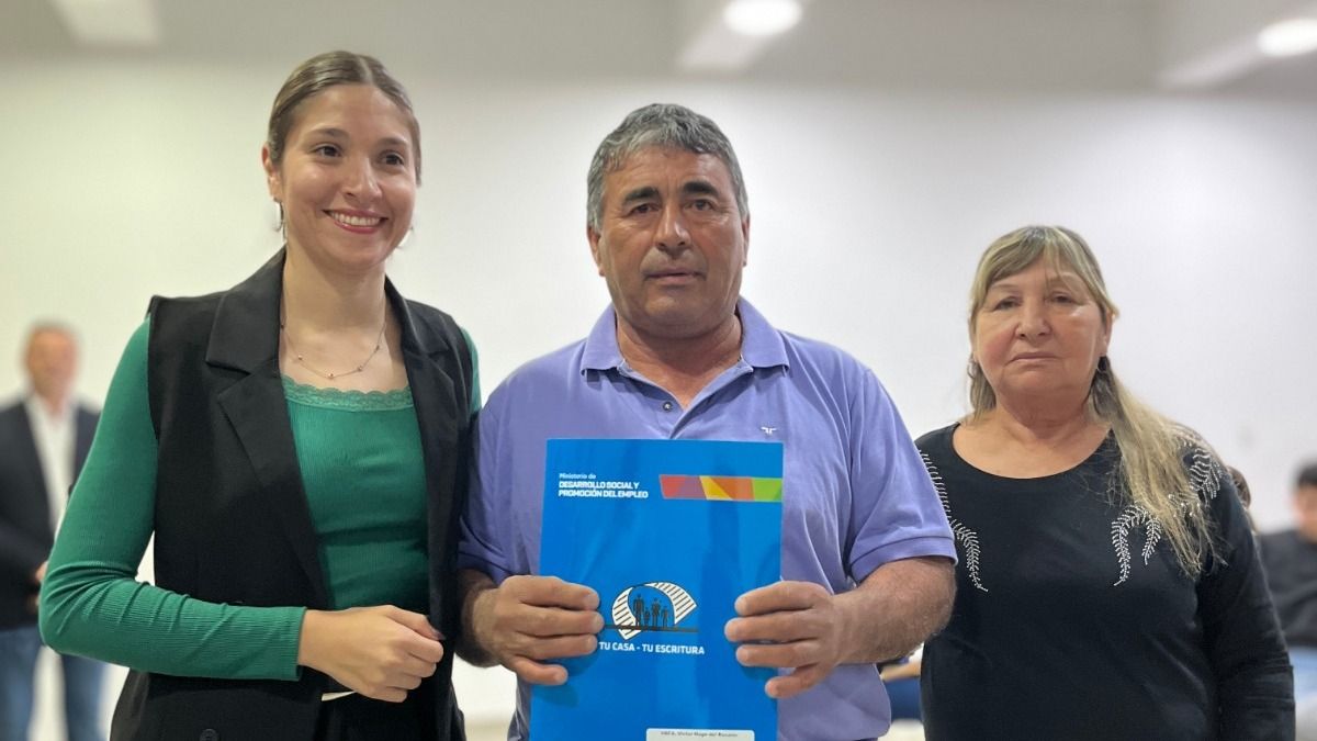 El Tío: entrega de escrituras a 46 familias 2