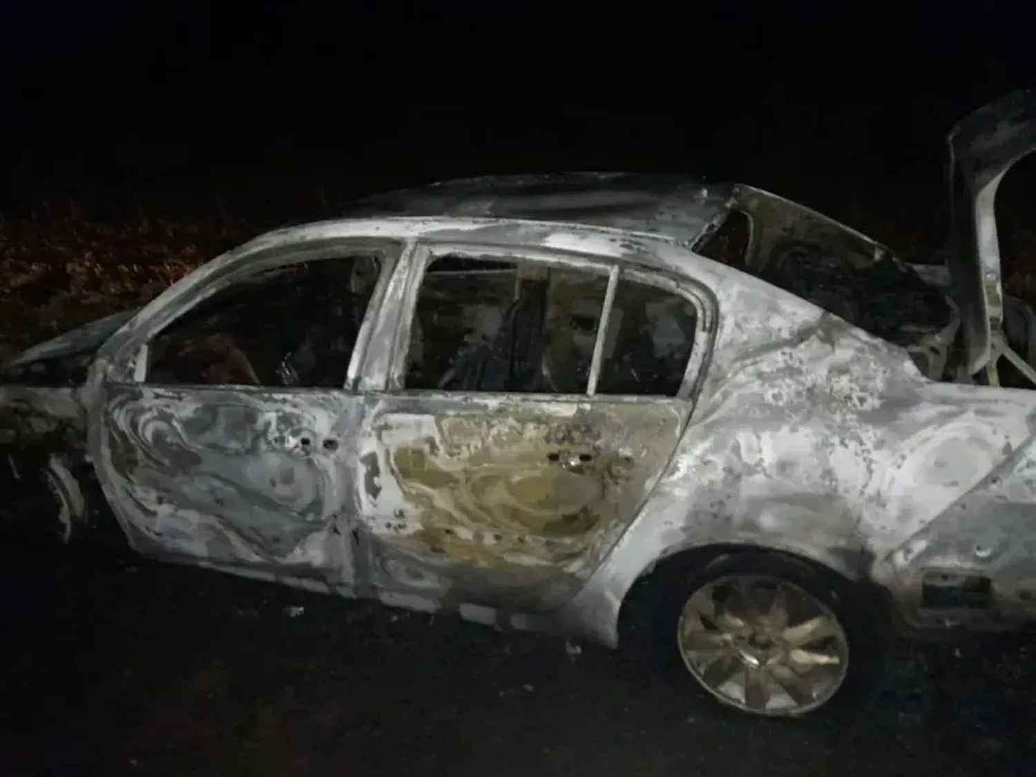 Se incendió completamente un auto