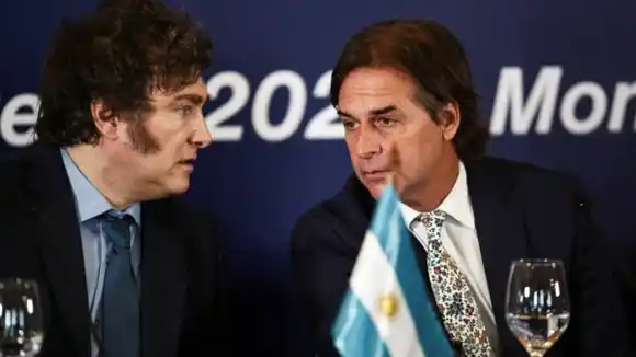 MILEI NO SE ENTIENDE NI CON LA DERECHA: criticó a Mercosur y Lacalle Pou salió como doliente