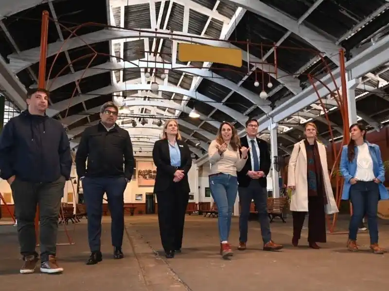 Scaglia y Goity junto a funcionario de la Unesco en Rosario.