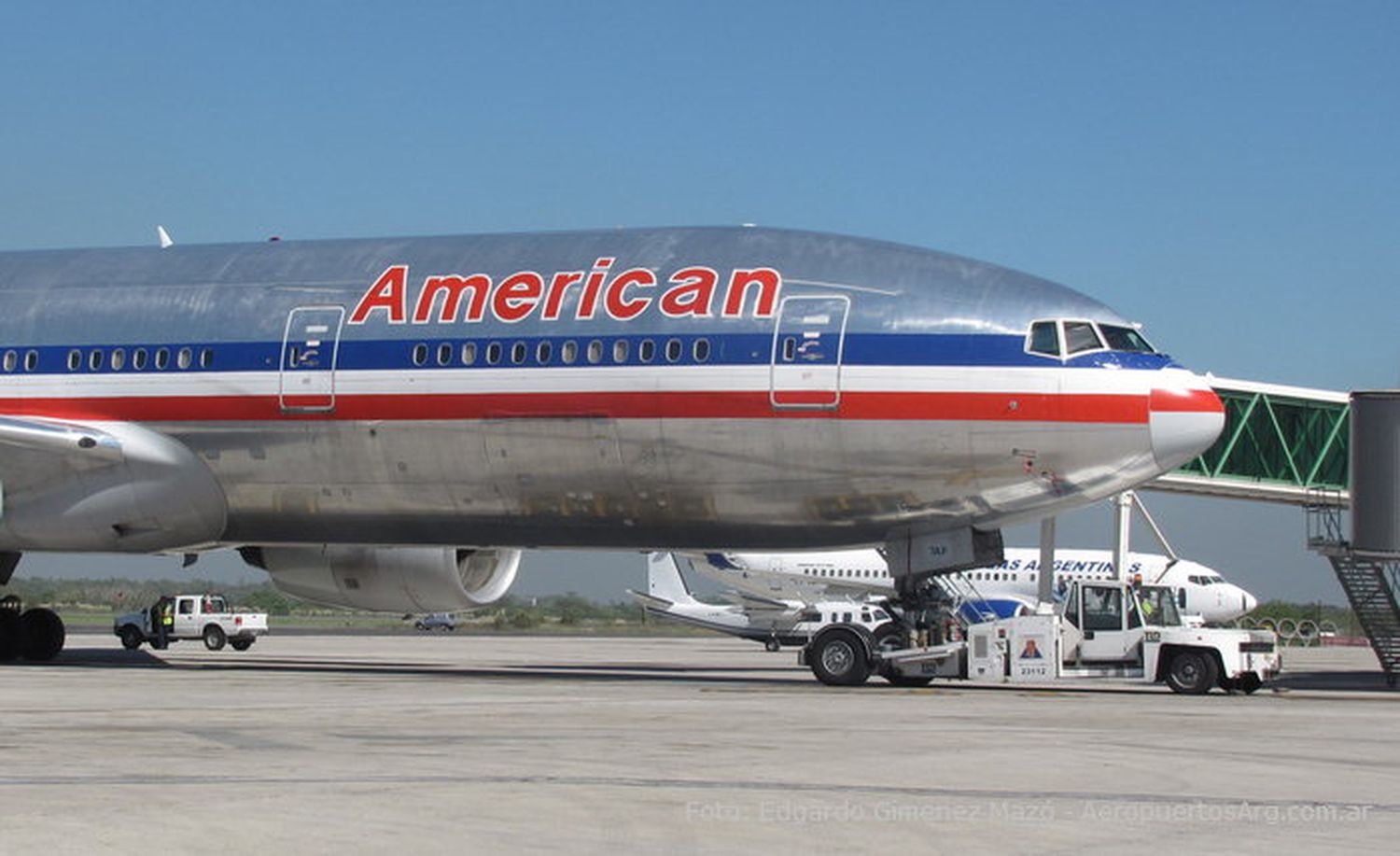 US Airways anuncia fusión con American Airlines