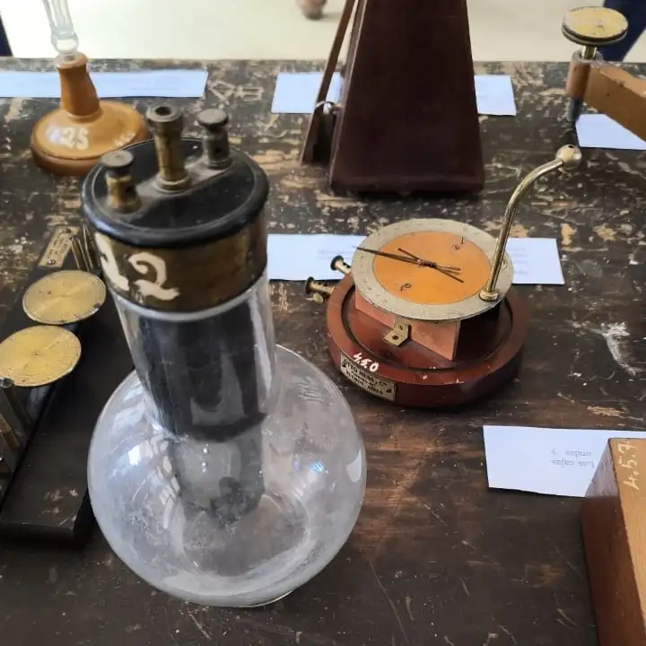 La Escuela Normal inauguró la muestra  “Aquel laboratorio de ayer”