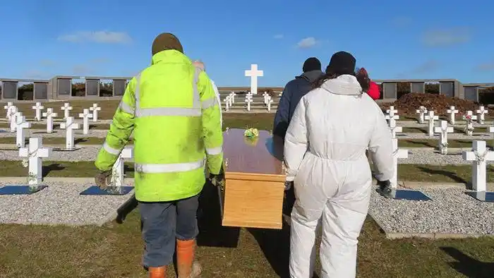 Inhumaron en Darwin los  restos de ex combatientes  que pudieron ser identificados