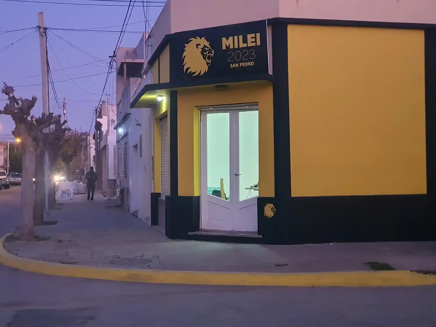 Con Gonzalo Cabezas, los libertarios de Milei inauguran su local partidario