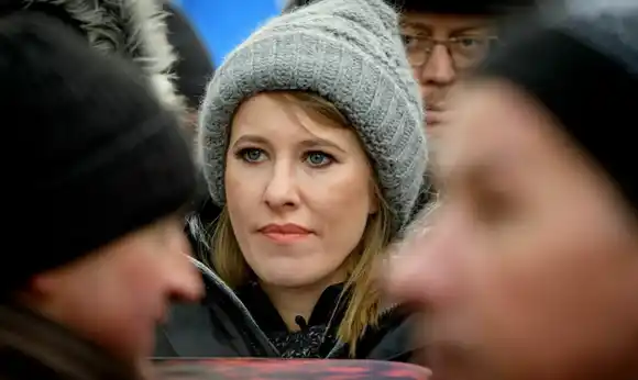 Ahijada de Putin tuvo que huir a Lituania