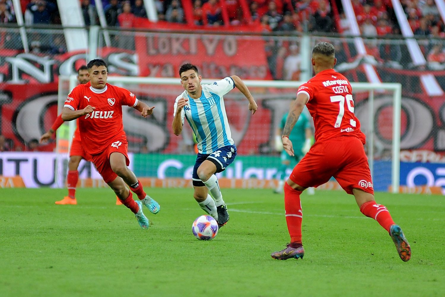 En un clásico polémico, Independiente y Racing quedaron a mano