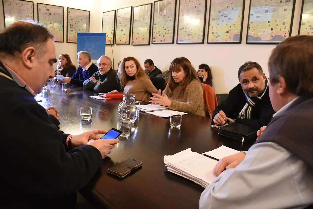 Paritaria salarial: ATE firmó el acuerdo declarándolo insuficiente mientras que UPCN se negó a hacerlo