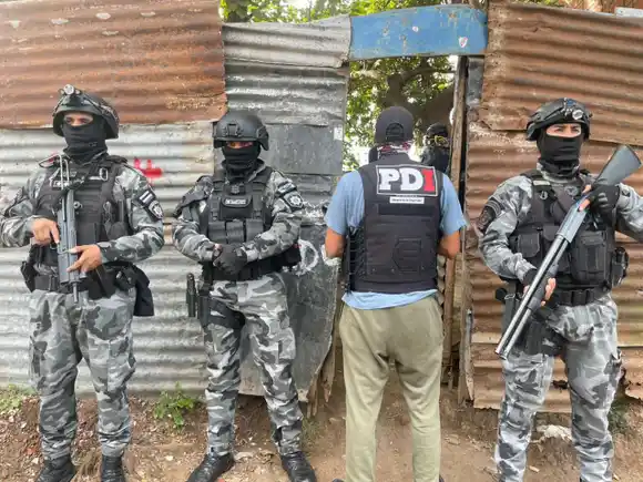 Siete detenidos y dos menores demorados en una serie de allanamientos por narcomenudeo en Villa La Lagunita