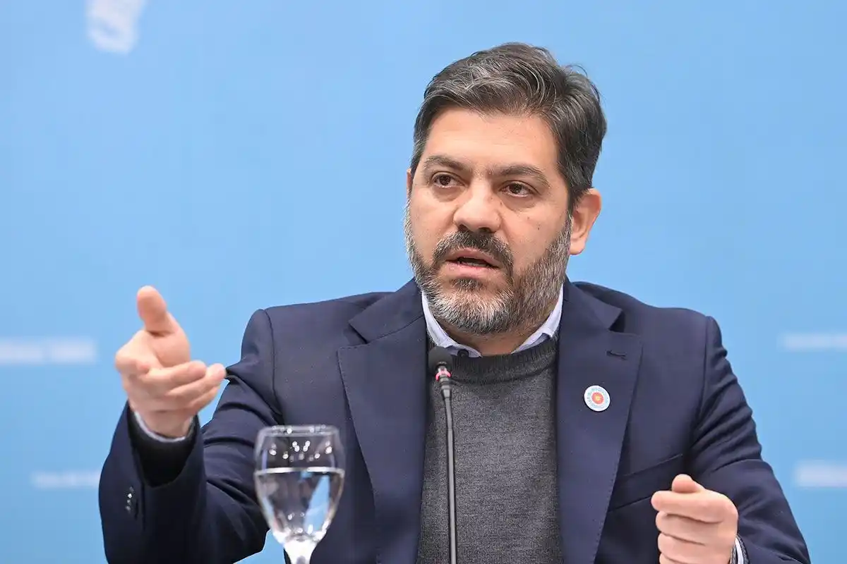 Bianco, en su primera conferencia después de las elecciones bonaerenses: "Fue transparente y más barata que la nacional"