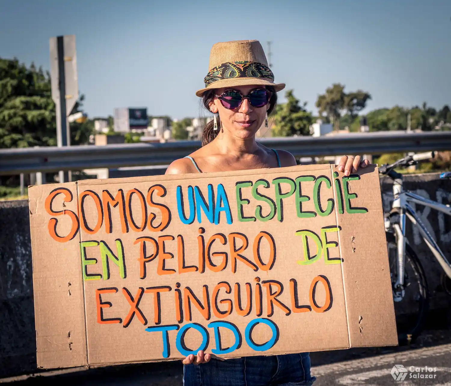 Ambientalistas cortaron el puente Rosario-Victoria en protesta por los incendios en humedales