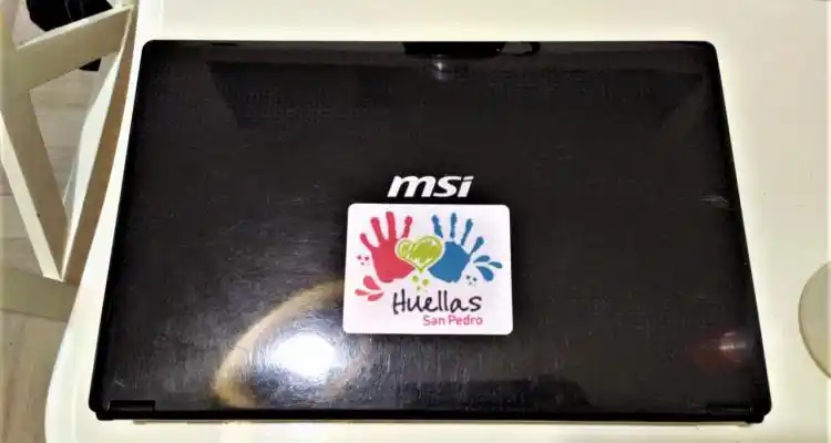 Además de la máquina braille, Zoe comenzará las clases con una notebook equipada para no videntes