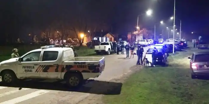 Desbaratan una banda con un cargamento de droga en zona rural de Las Flores