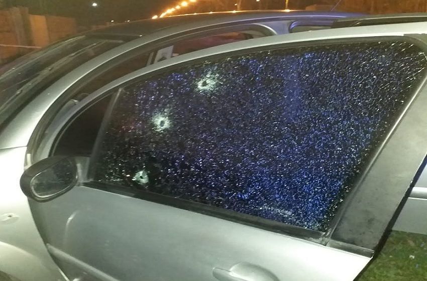 Acribillaron dentro de su auto a un hombre de 35 años
