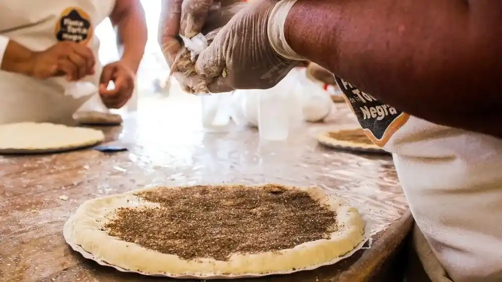 El paso a paso de la torta negra