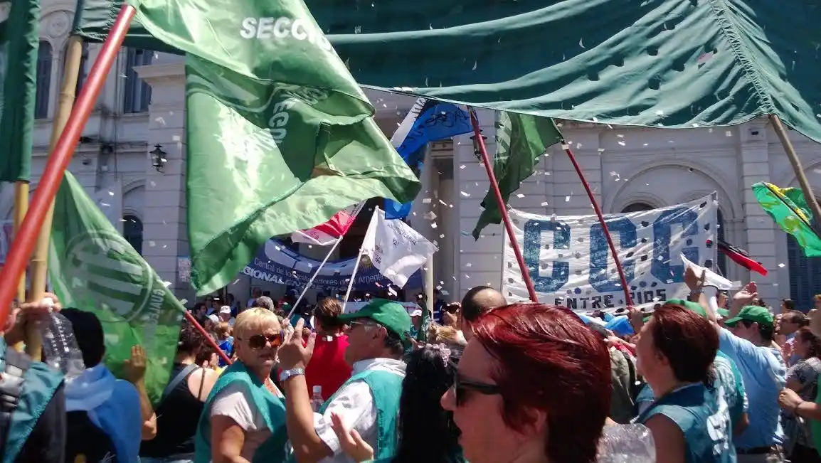 Manifestación de trabajadores en reclamo de mejora salarial