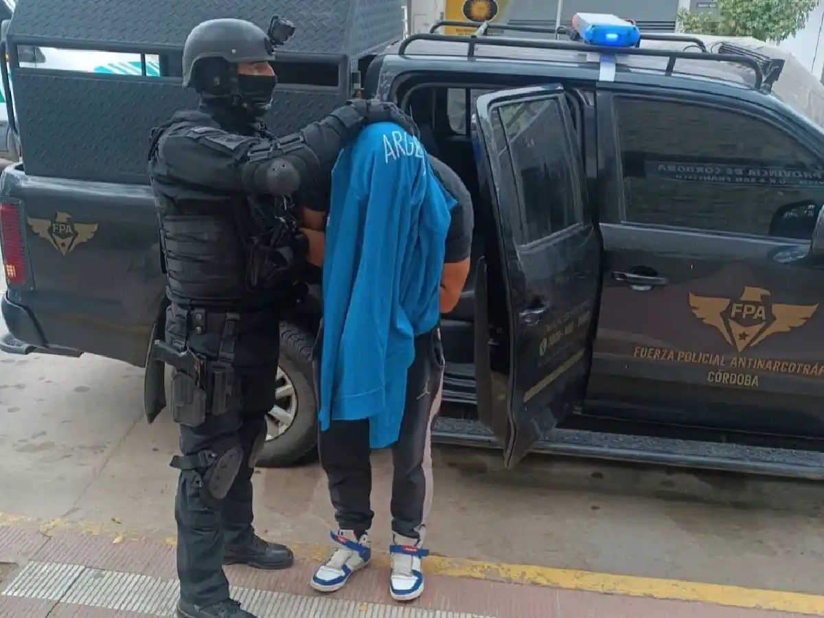 Dos detenidos por venta de droga en Arroyito y Tránsito