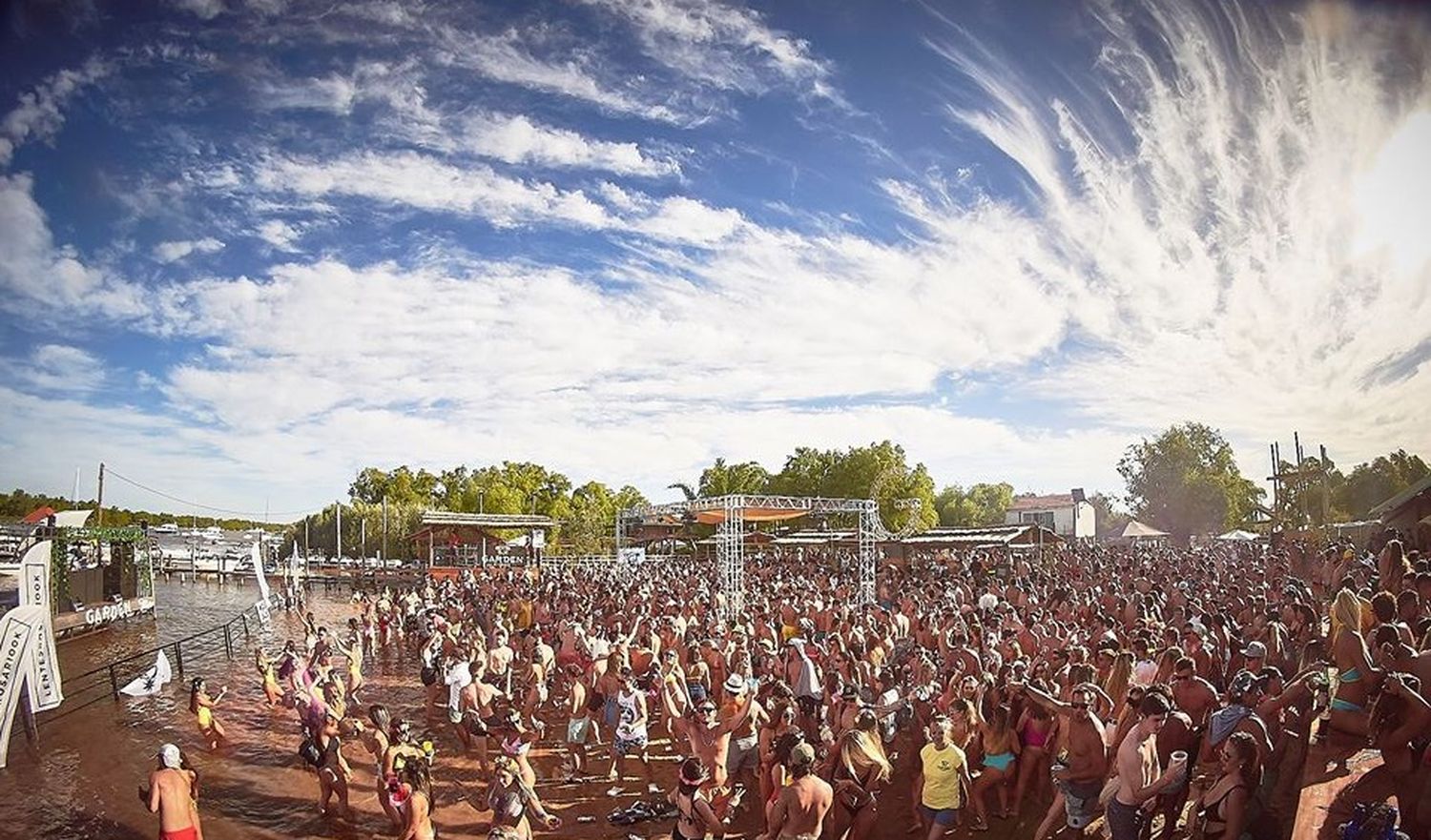 La Municipalidad autorizó la venta de 1.000 entradas para una fiesta privada en zona de islas