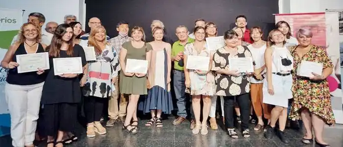 Se entregaron los premios y  menciones del V Concurso  Literario Provincial �SJuan L. Ortiz⬝