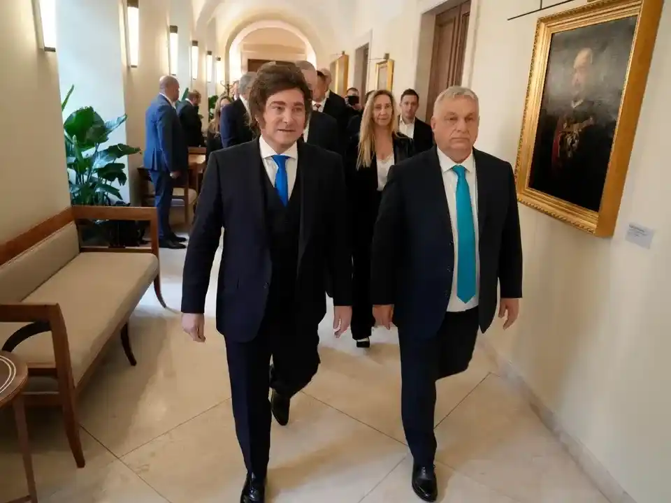 Milei concluyó su viaje a Hungría: encuentro con Orbán, discurso y distinción honoris causa