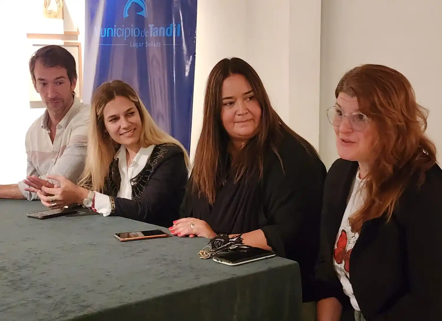 El Municipio y la Cámara Empresaria presentaron el concurso “Vidrieras Navideñas”