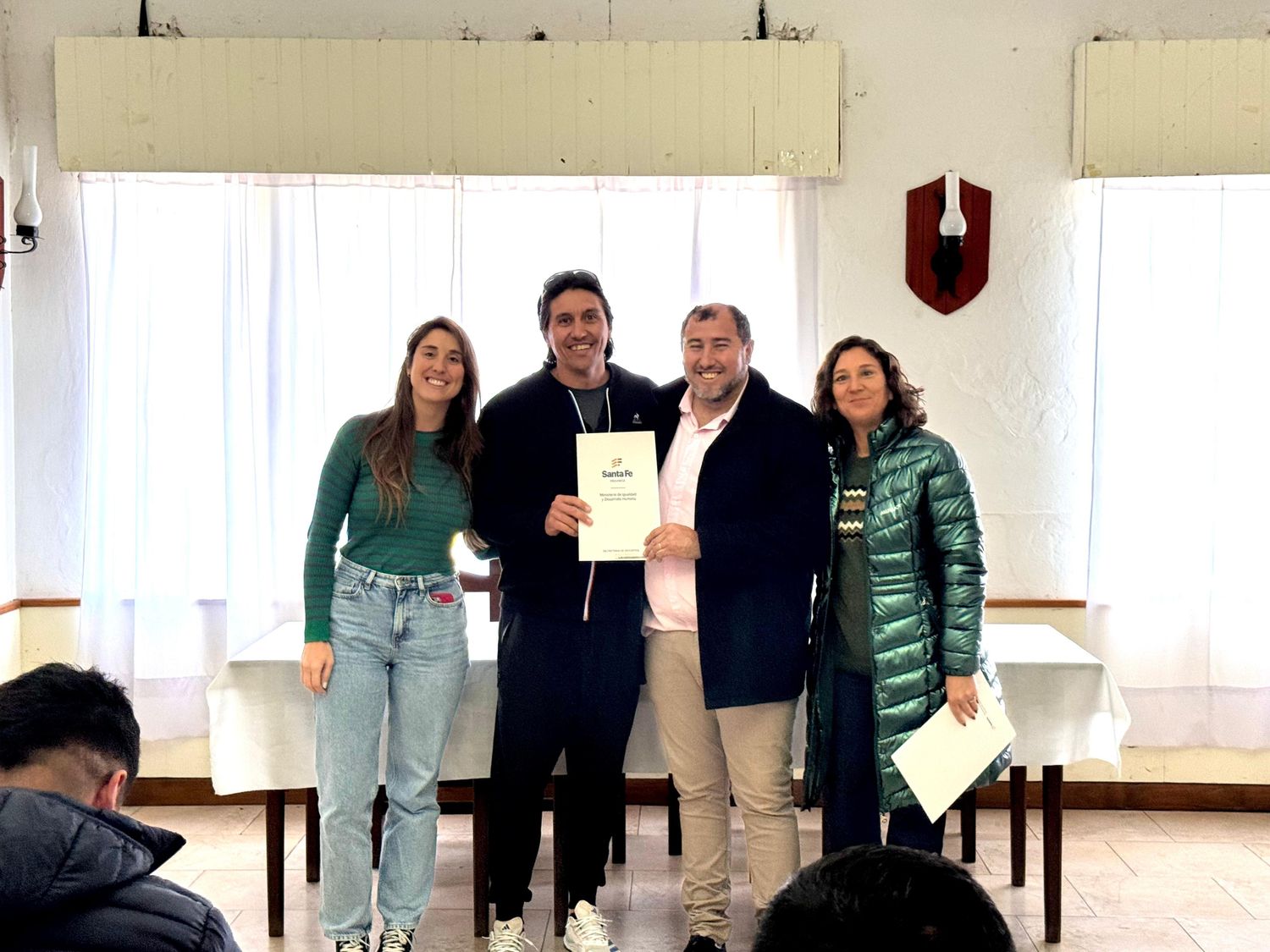 Leticia Di Gregorio en la entrega de aportes a clubes de la región.