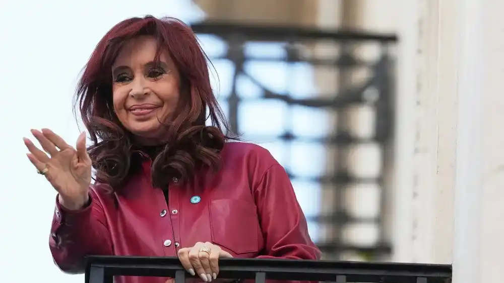 La expresidenta Cristina Kirchner sufrió una apendicitis.