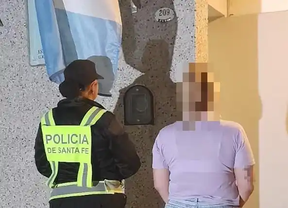 Tenía pedido de captura por causa de estupefacientes y cayó en un control en Estación Clucellas