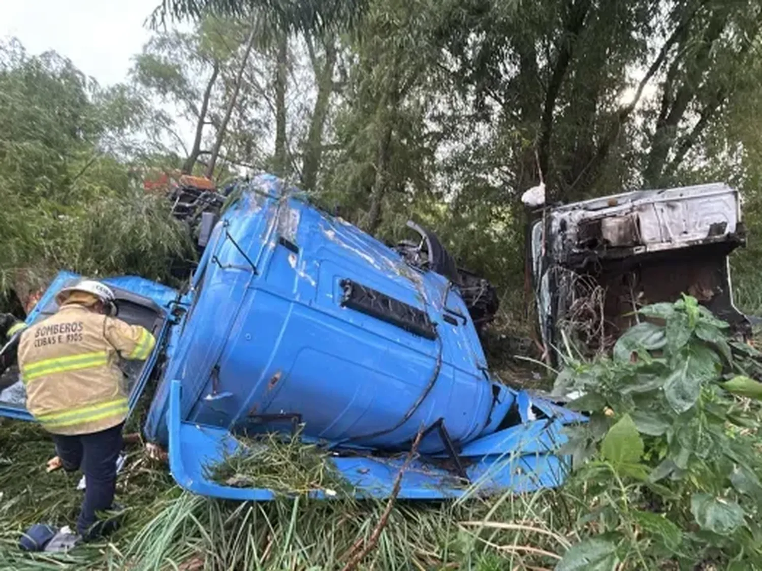 Un camionero murió al despistar y volcar en la Ruta Nacional Nº 12 a la altura de Islas del Ibicuy