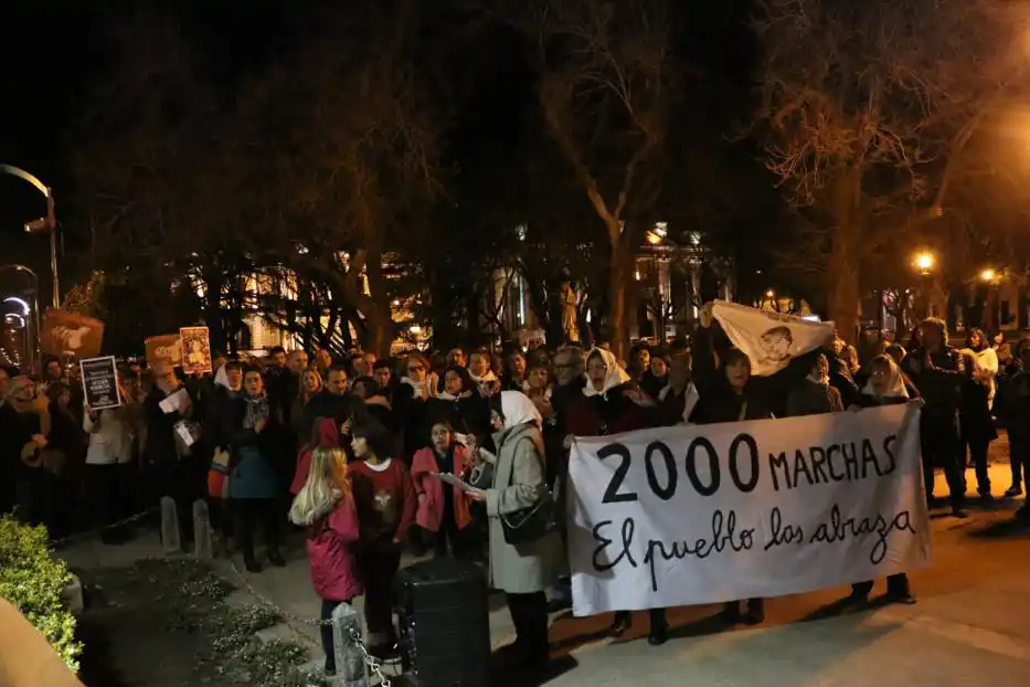 Una nutrida manifestación para conmemorar la ronda 2.000 de las Madres